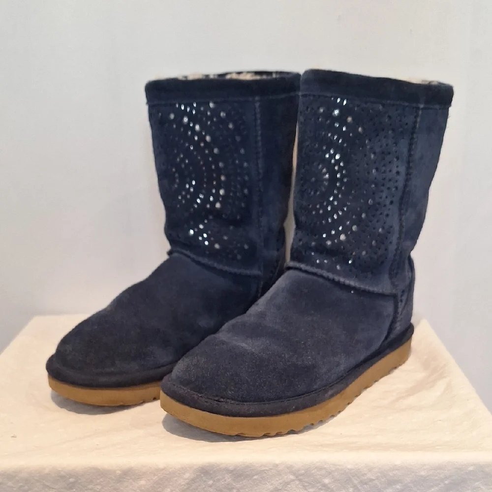 UGG Australia  Classic Short Sunshine Perf Navy Suede Boots Size 7